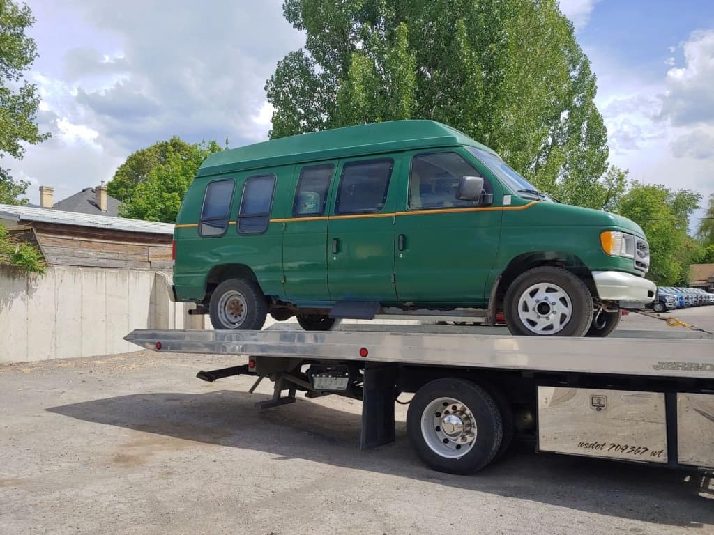 van gets towed breakdown compressed