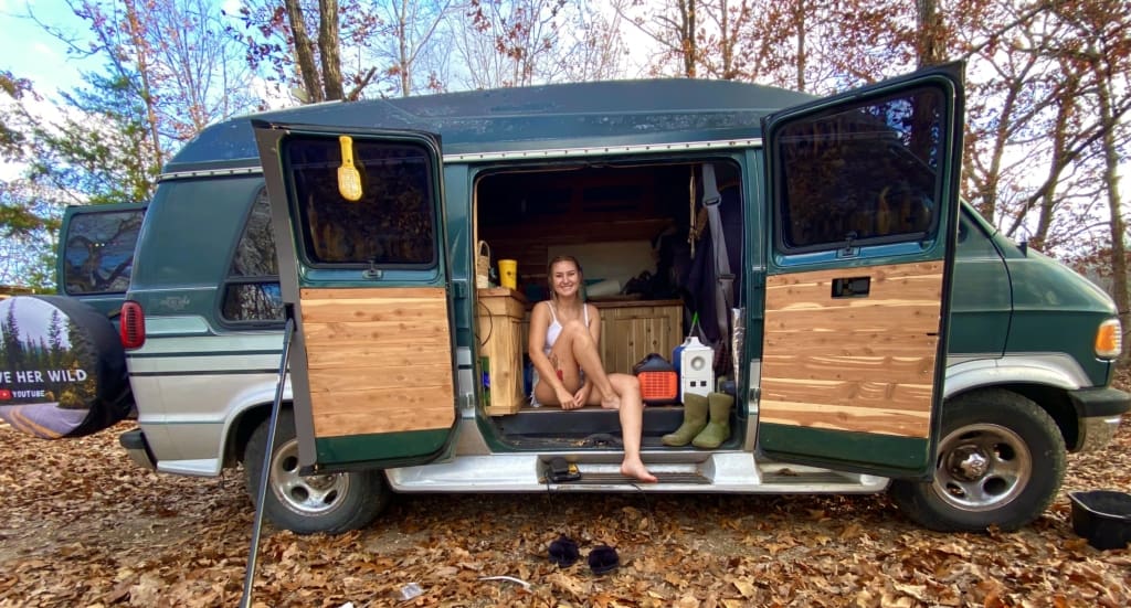 r shares how he is able to game while living the vanlife