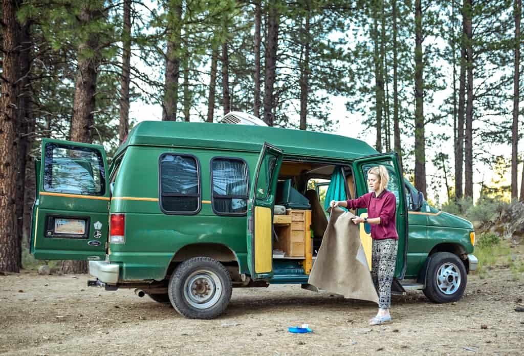 cleaning-campervan