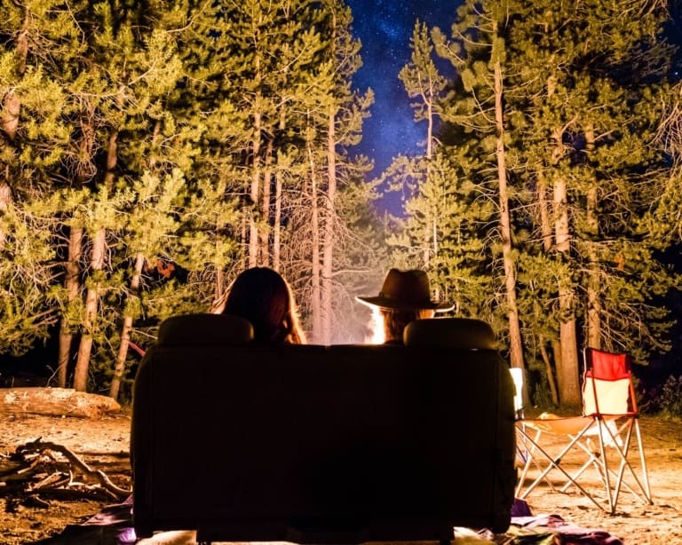 campers-sitting-by-campfire