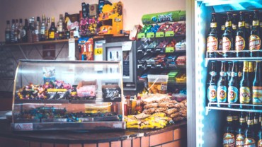 healthy-gas-station-snacks-countertop