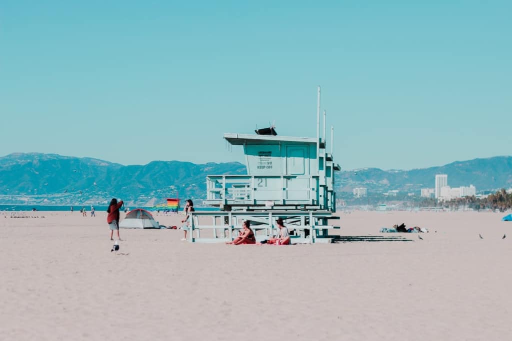 vanlife-shower-ideas-public-beaches