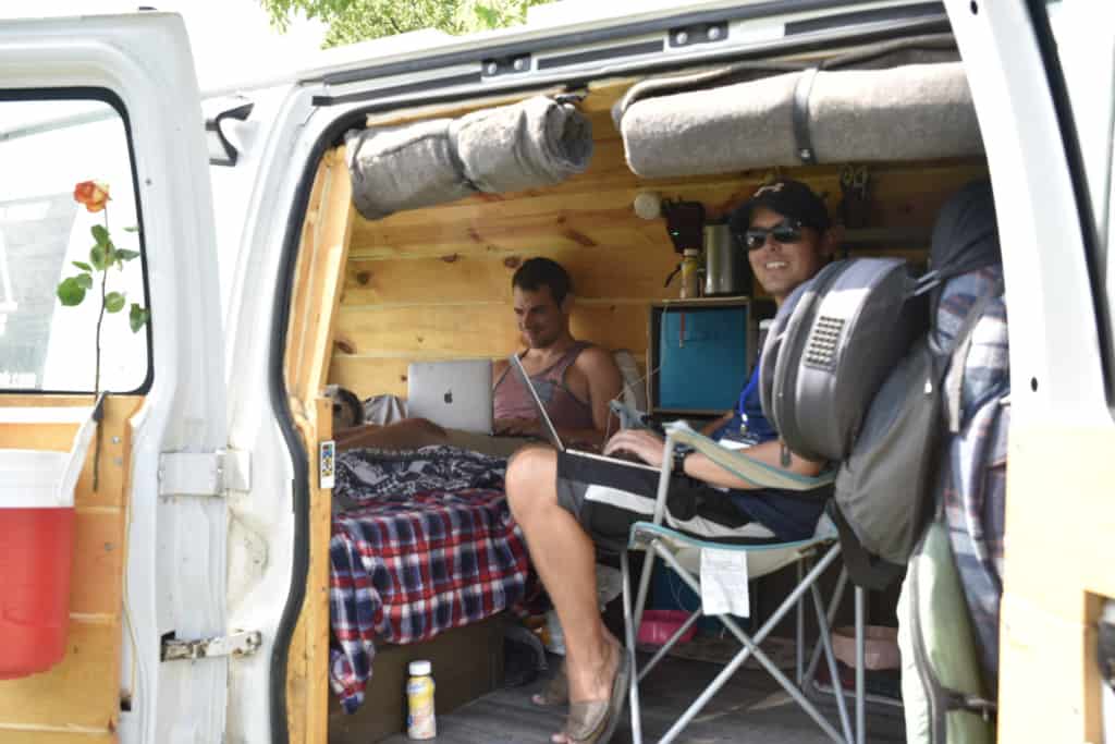 vanlife-working-on-the-road