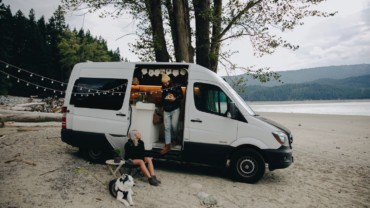 4x4-sprinter-van-parked-on-beach