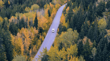 vanlife-roadtrip-driving