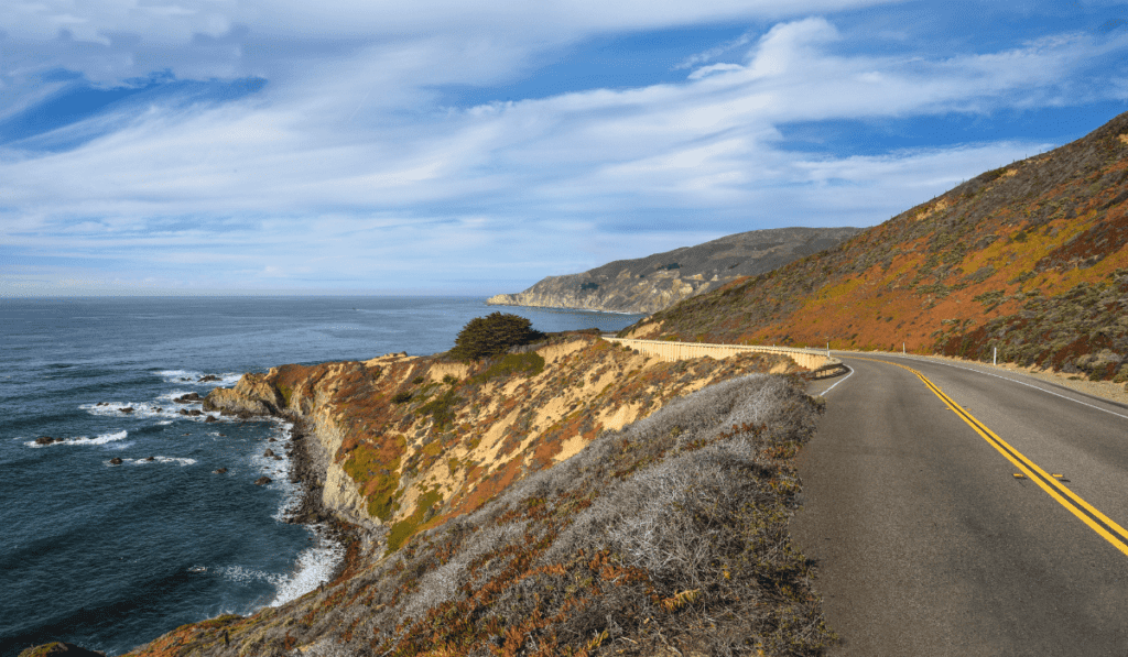 vanlife-roadtrip-in-summer-pacific-coast-highway