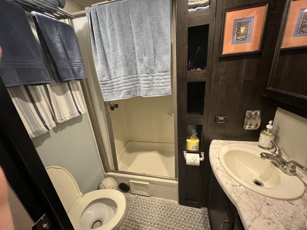 Vanity Vs Rv I Tested RV vs Van Life: Which One is Better? | Outdoorsy Nomad