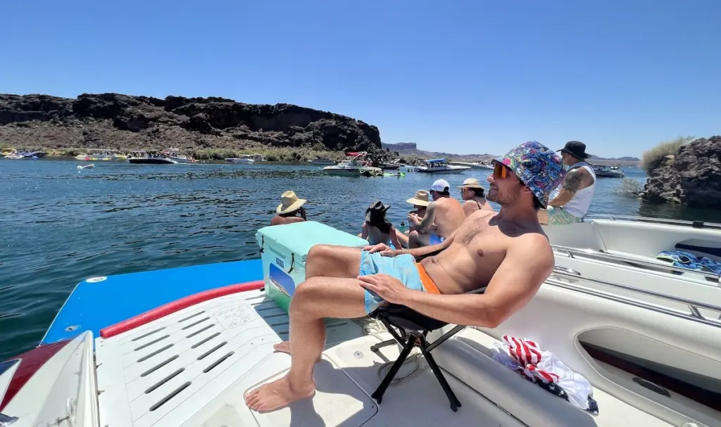cliq-chair-on-boat