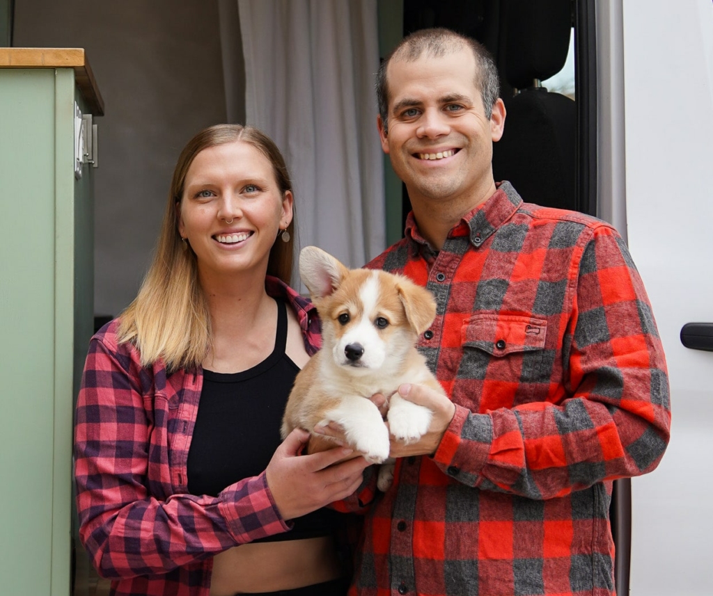 corgi-puppy-van-life