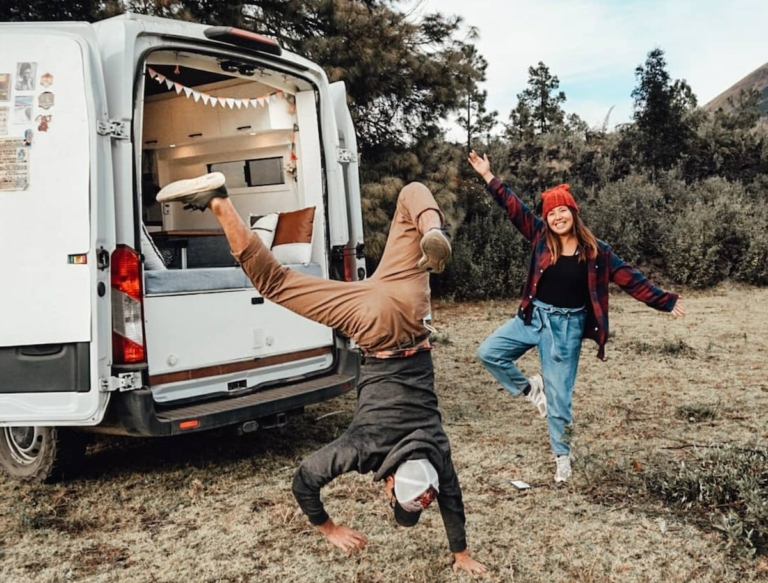 vanlife-couple-doing-yoga-min