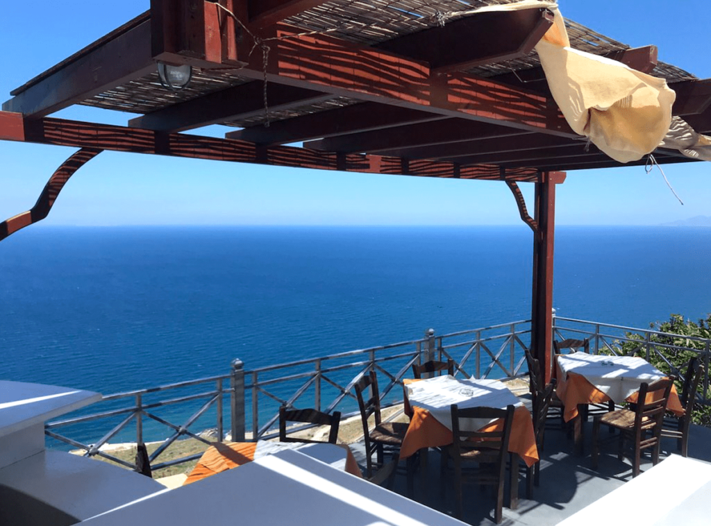 To Steki tou Nikou outdoor seating ocean view