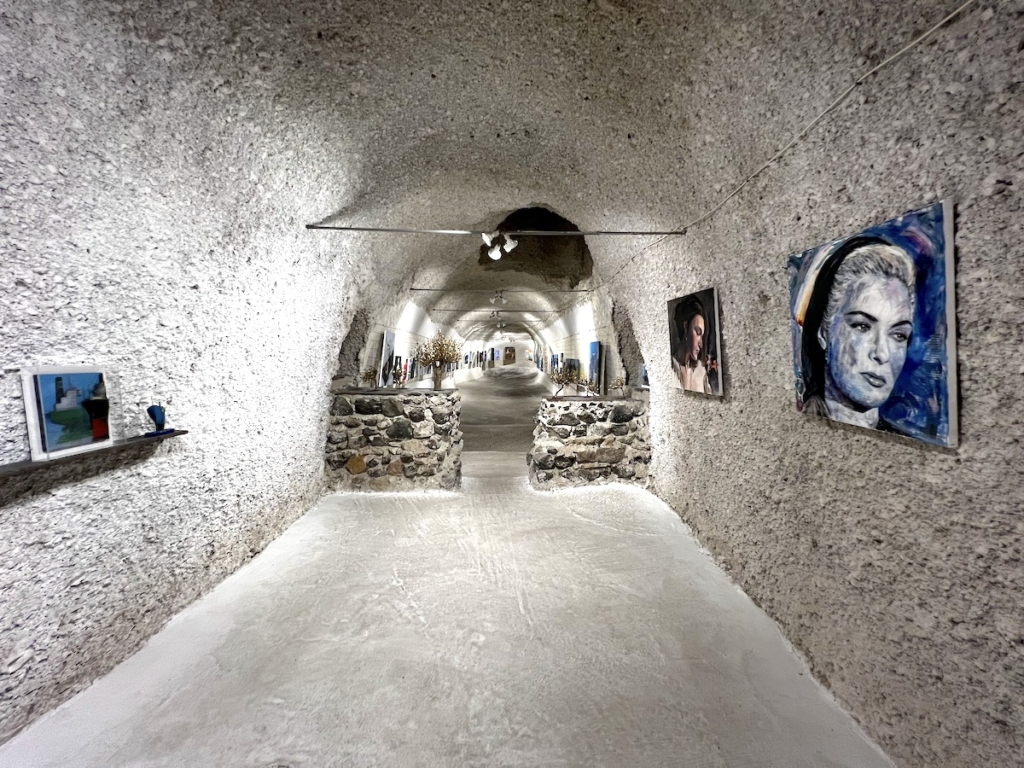 art-space-winery-cave-tunnerl