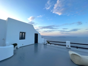 balcony-aperanto-suites