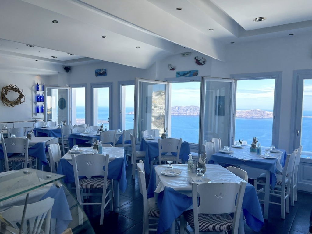 mama-thira-taverna-santorini