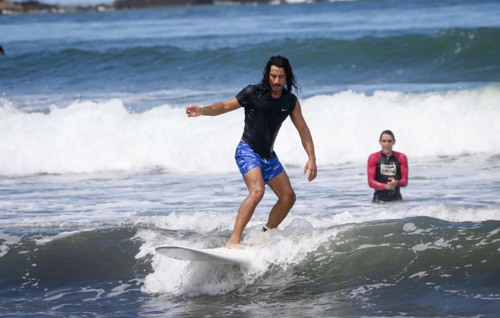 surf-lesson-in-ocean